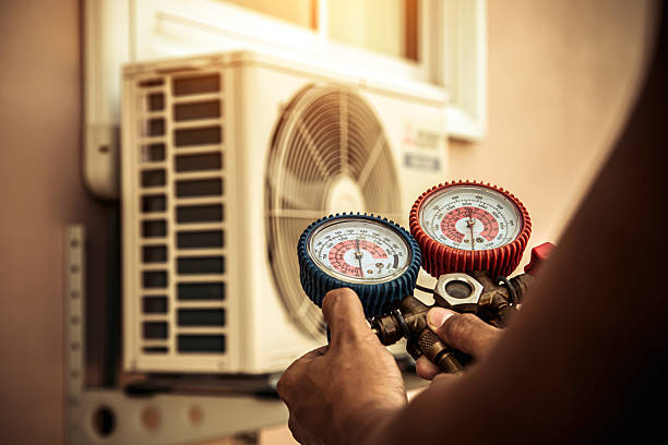 Professional Hvac technician working in Maplewood, OH